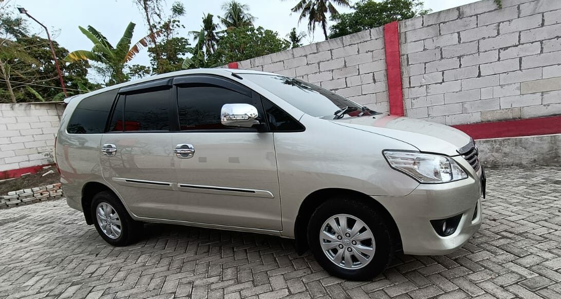 Toyota Kijang Inova G 2.0 Bensin 2012 - Samping
